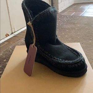 New in box Mou boot size 38